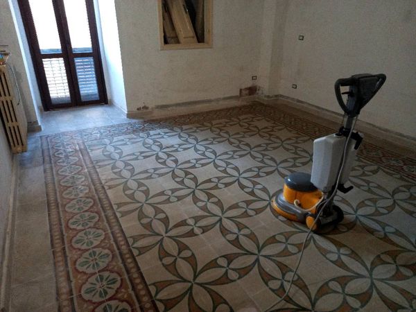 Levigatura e lucidatura pavimenti in pastina di cemento Lecce